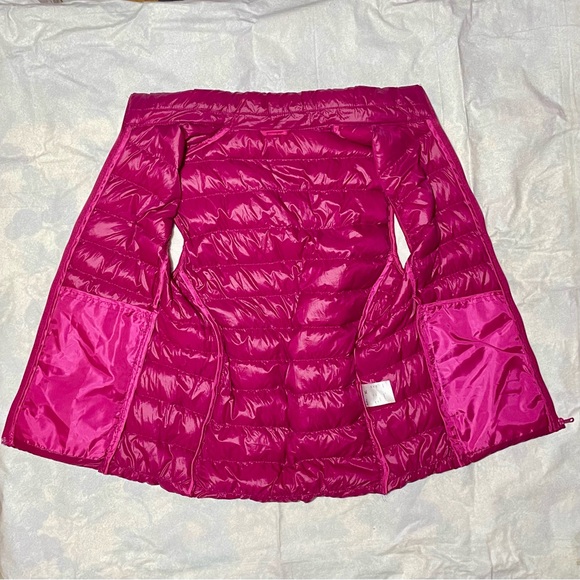Lightweight down vest fuchsia color with zipper closed pockets US Women Size S - Picture 6 of 6